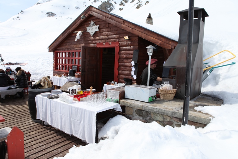 Ocho clientes de telefónica disfrutarán de una cena inolvidable en la cabaña de La Glera