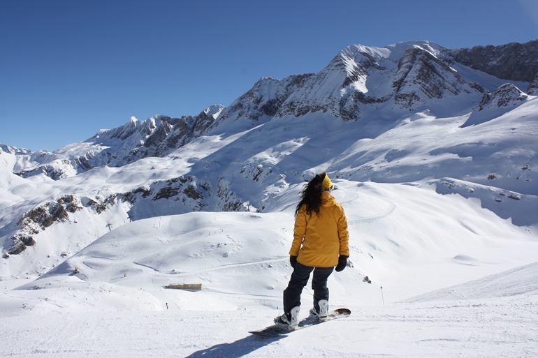 Las estaciones de Aramón se preparan para el mejor fin de semana de la temporada