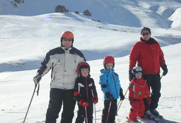 Federico con su hijo y nietos