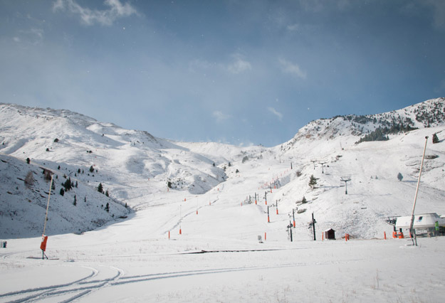 El sector Ampriu, en Cerler, totalmente blanco tras la nevada.