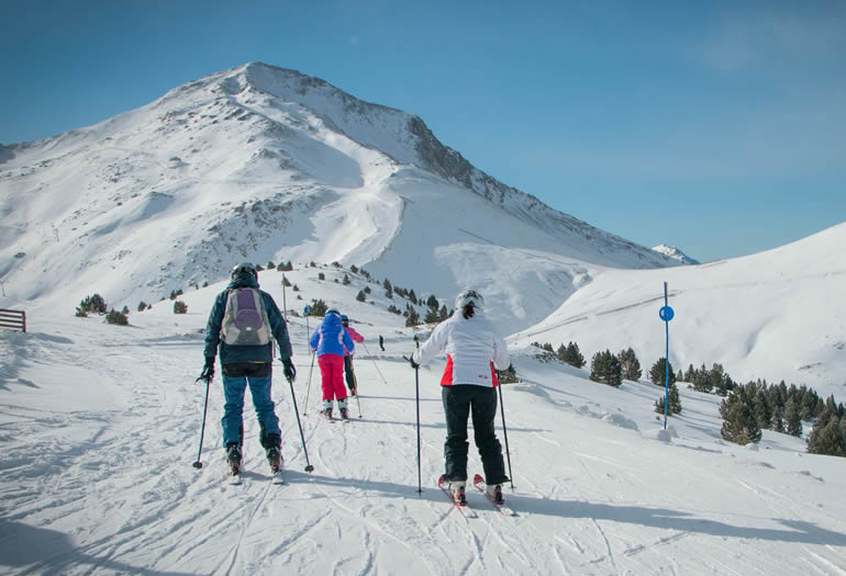 Qué llevar en tu mochila de esquí - Blog Oficial del Grupo ARAMÓN