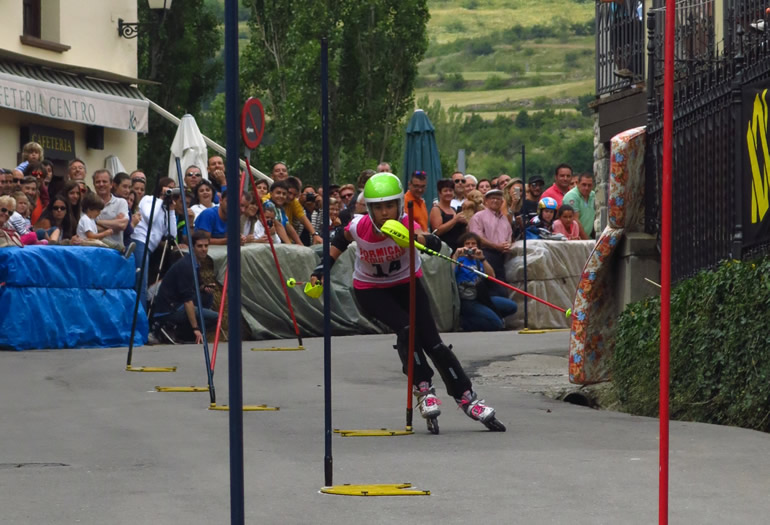 Practicando patines en línea en Sallent de Gállego
