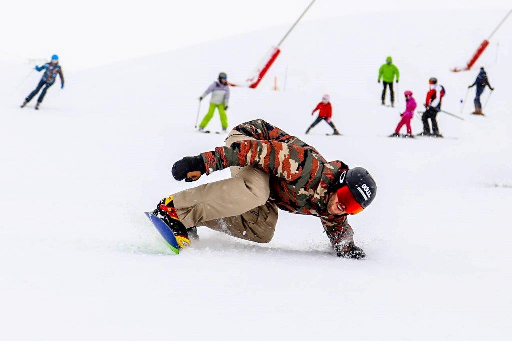 Lucas Eguibar protagonizó un clinic el año pasado. En esta campaña diseñará los boardercross del grupo y también realizará clases magistrales.