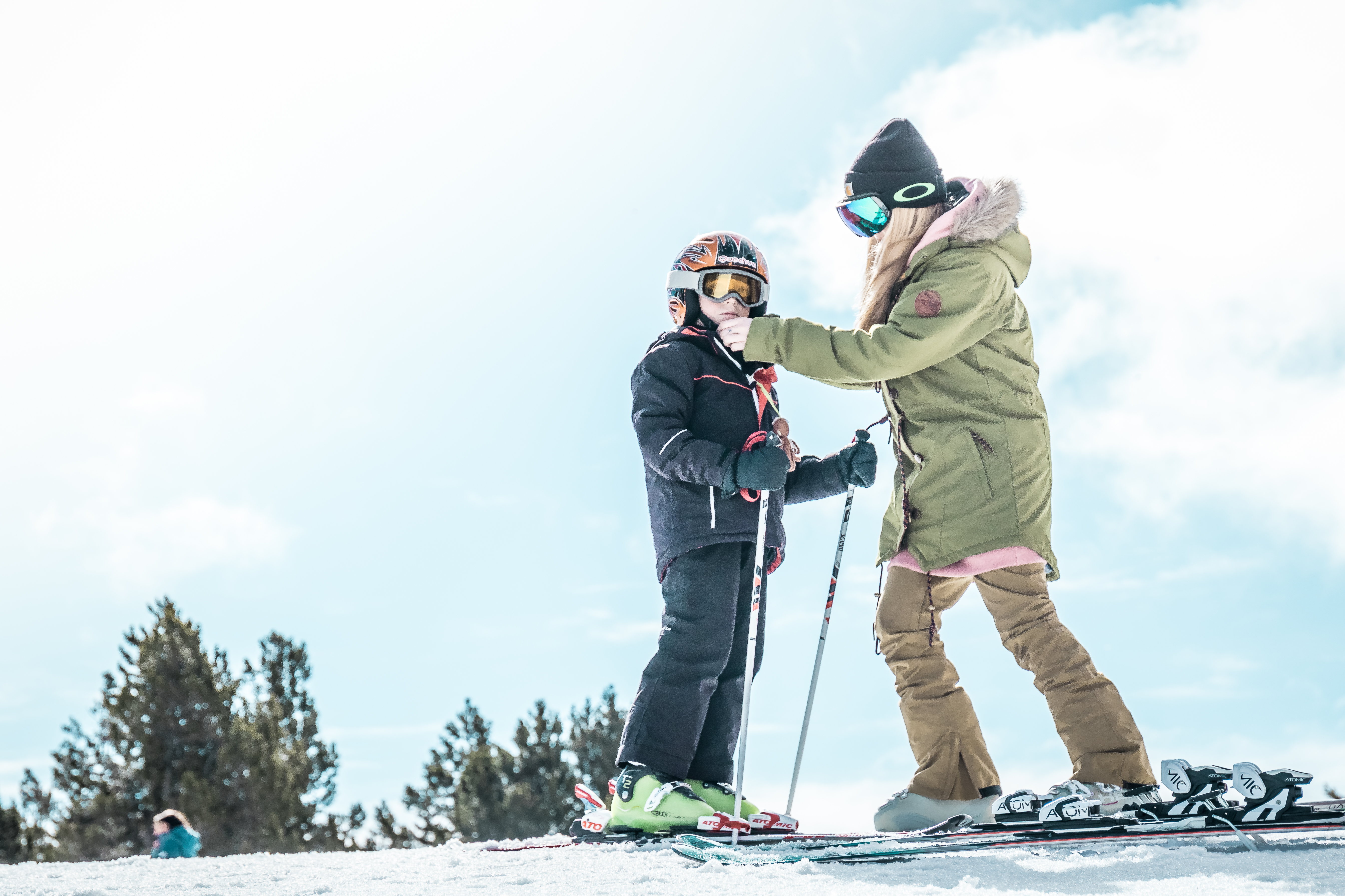 Niño aprendiendo a esquiar Aramón
