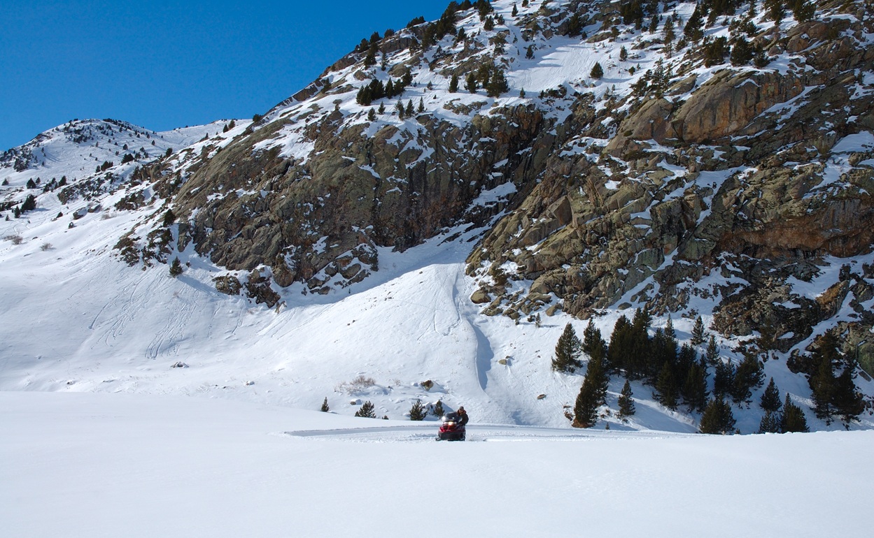 No esquiadores en Cerler - Motos de nieve | Estación de esquí de Cerler