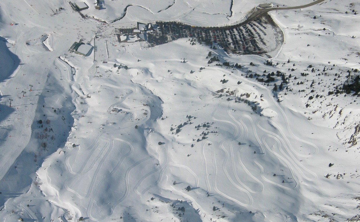 No esquiadores en Cerler - Motos de nieve | Estación de esquí de Cerler
