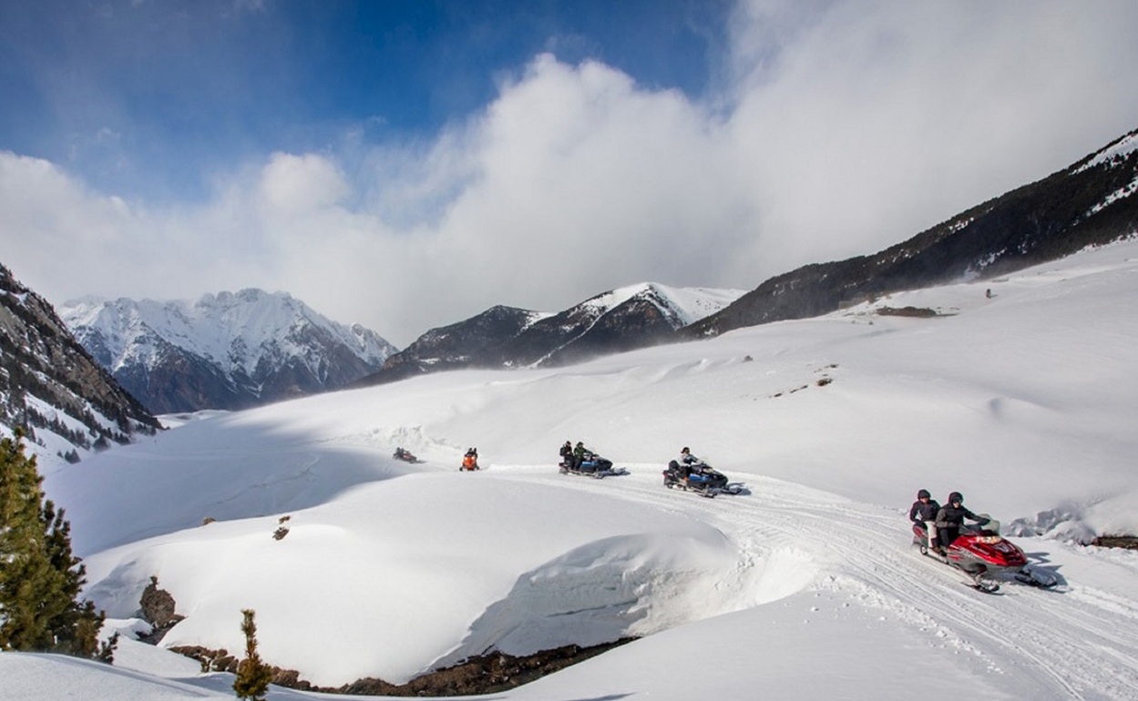 No esquiadores en Cerler - Motos de nieve | Estación de esquí de Cerler