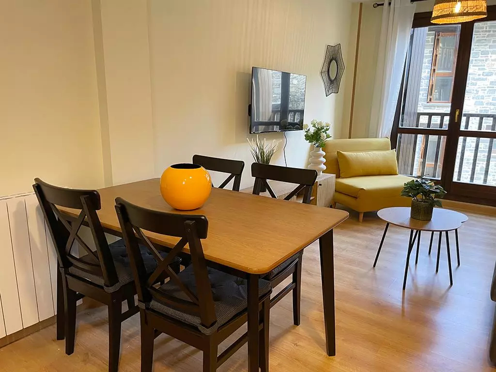 Apartamentos Escarrilla Suites 3000