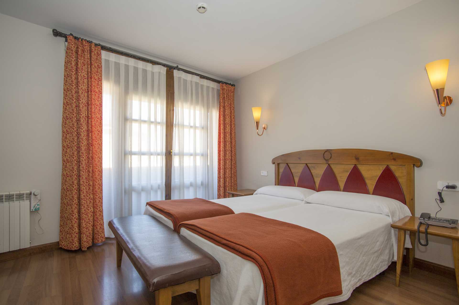 Hotel Pirineos